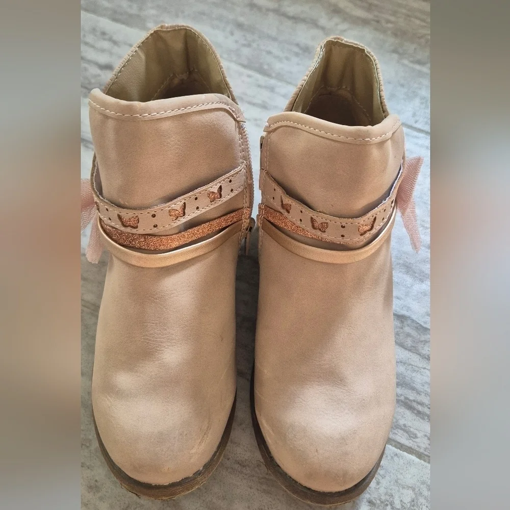 Butterfly Charm Kids Boots - Cream